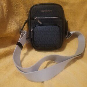 Nwt micheal kors jet set crossbody bag